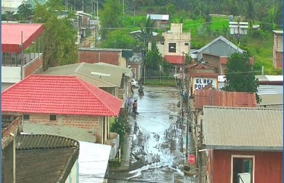 manabi-desbordamiento-de-quebrada-inunda-varias-calles-de-charapoto-en-sucre