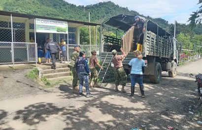 militares-apoyan-a-damnificados-por-las-lluvias-en-calderon