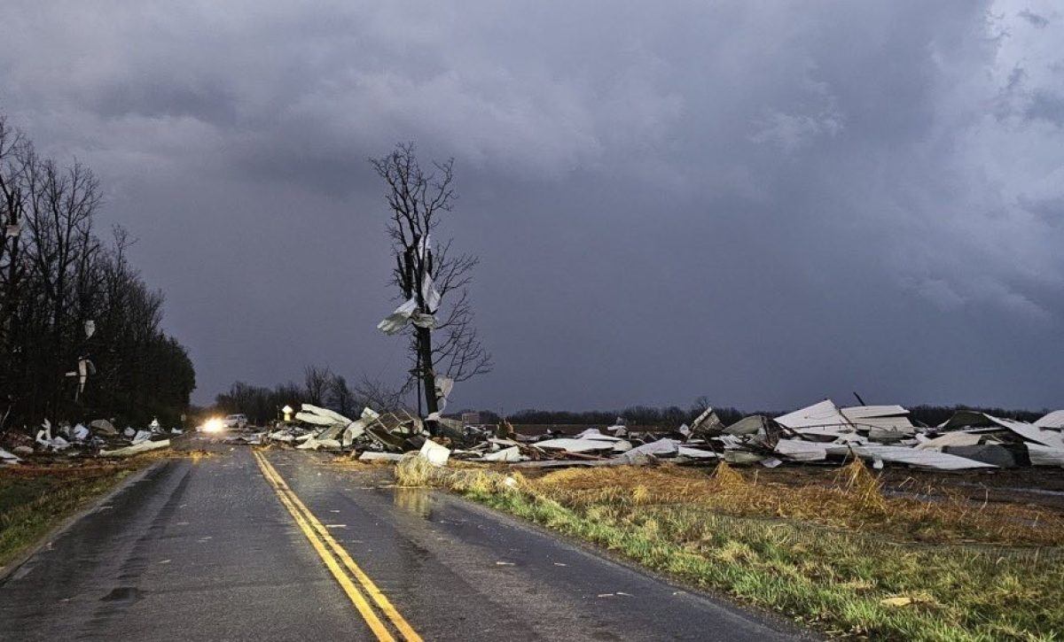 EEUU.- Tornados y tormentas de granizo dejan al menos una decena de muertos a su paso nocturno por Misuri (EEUU)