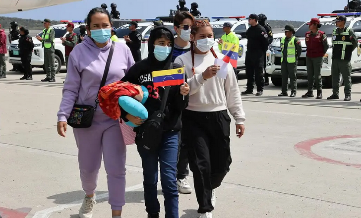 mundo-venezuela-asegura-que-estados-unidos-esta-bloqueando-los-vuelos-de-repatriacion-1