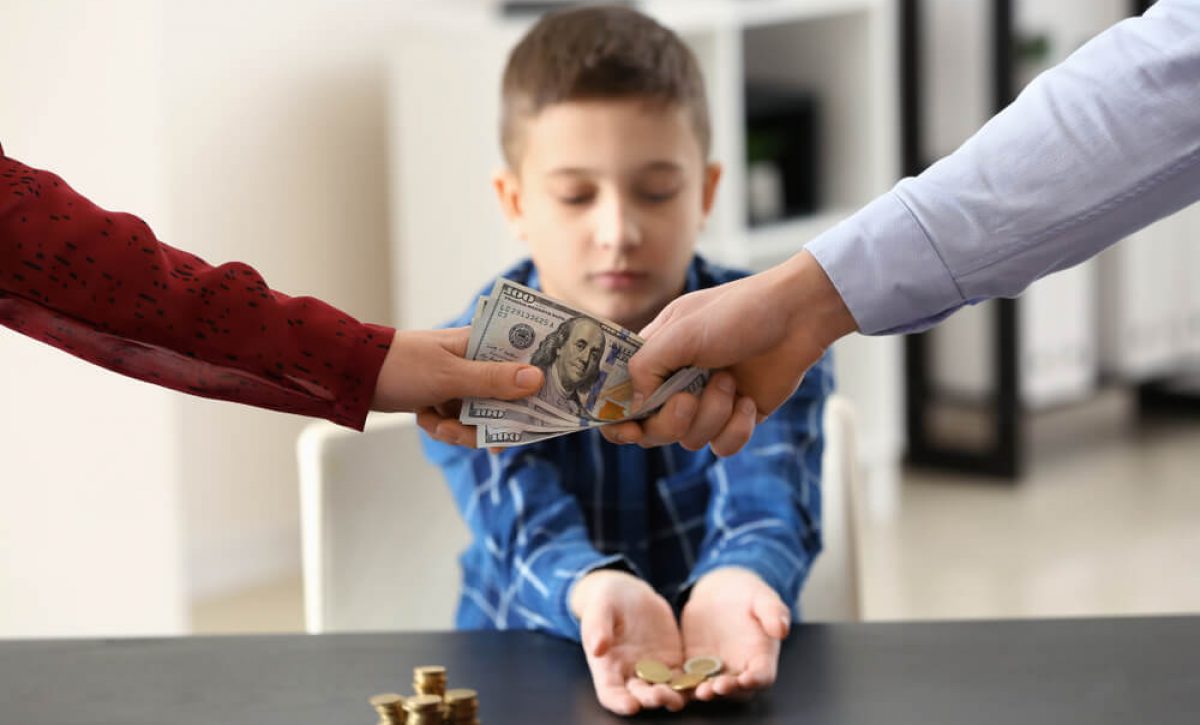 padres-divorcio-dinero-pension-alimentos