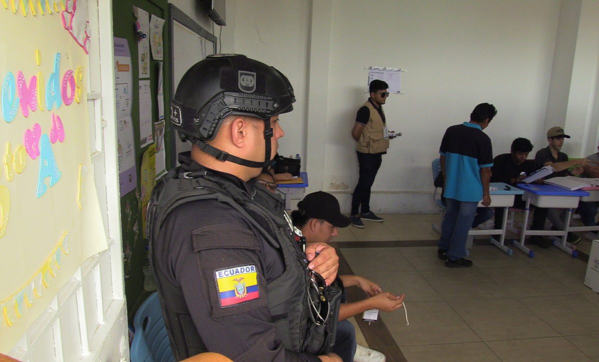 policia-elecciones-ecuador-manabi