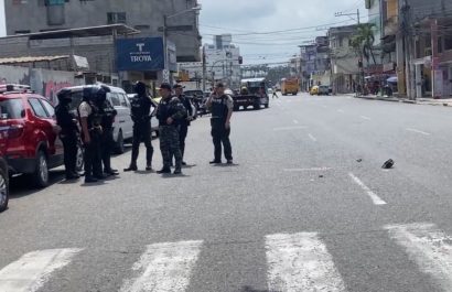 policias-y-delincuentes-se-enfrentaron-en-el-centro-de-machala-el-oro