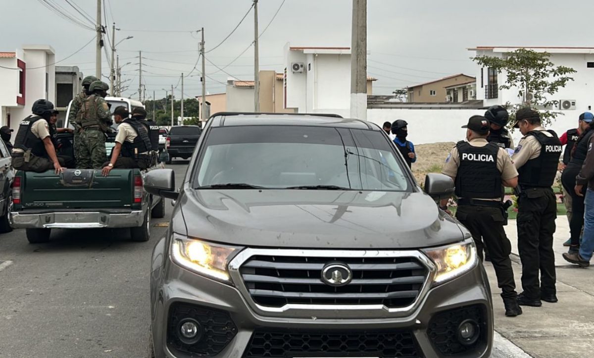 policias-y-militares-ejecutan-operativo-en-urbanizaciones-privadas-de-daule