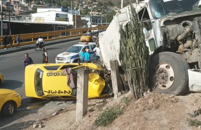 portoviejo-accidente-transito-recolector-taxi-moto