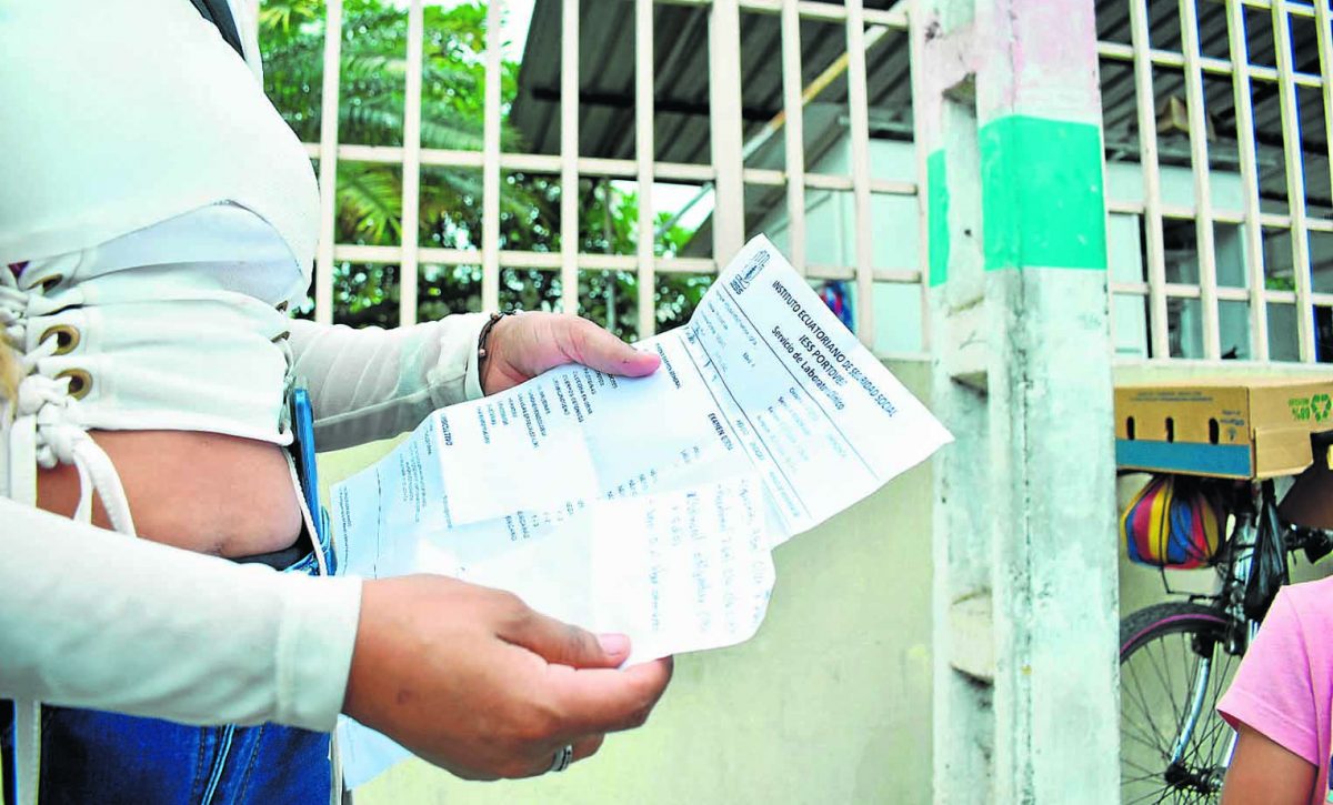 portoviejo-afiliados-al-iess-siguen-comprando-sus-medicinas