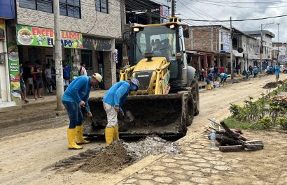 portoviejo-retiran-el-lodo-que-dejo-el-estero-bihagual-en-las-calles-de-la-parroquia-abdon-calderon-2