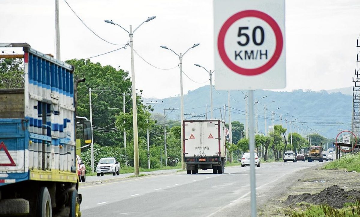 quienes-excedan-en-carretera-el-limite-de-velocidad-maximo-permitidoen-el-ecuador-y-no-iran-a-prision