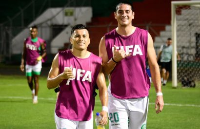 roberto-valarezo-firma-con-liga-de-portoviejo