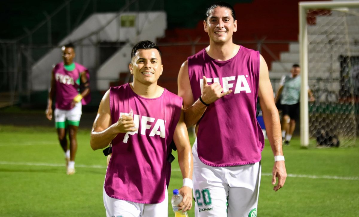 roberto-valarezo-firma-con-liga-de-portoviejo