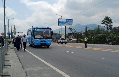 tramo-de-via-aloag-santo-domingo-fue-entregada-por-la-prefectura