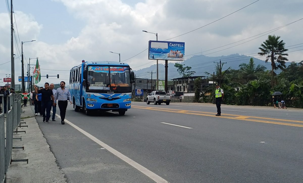 tramo-de-via-aloag-santo-domingo-fue-entregada-por-la-prefectura