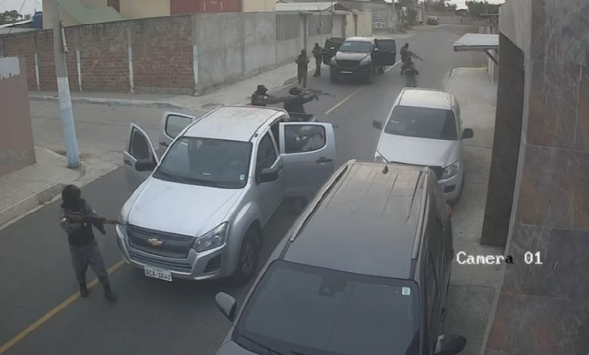 tras-el-asesinato-de-dos-hermanos-en-manta-circularon-videos-de-los-sicarios-de-este-hecho-quienes-estaban-vestidos-de-policias