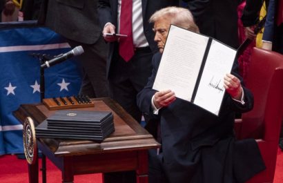 trump-autoriza-a-agentes-a-ejecutar-arrestos-contra-inmigrantes-ilegales-en-iglesias-o-colegios