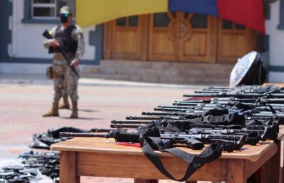 un-cargamento-de-armas-de-grueso-calibre-incautado-en-las-islas-galapagos-pasara-a-manos-del-bloque-de-seguridad