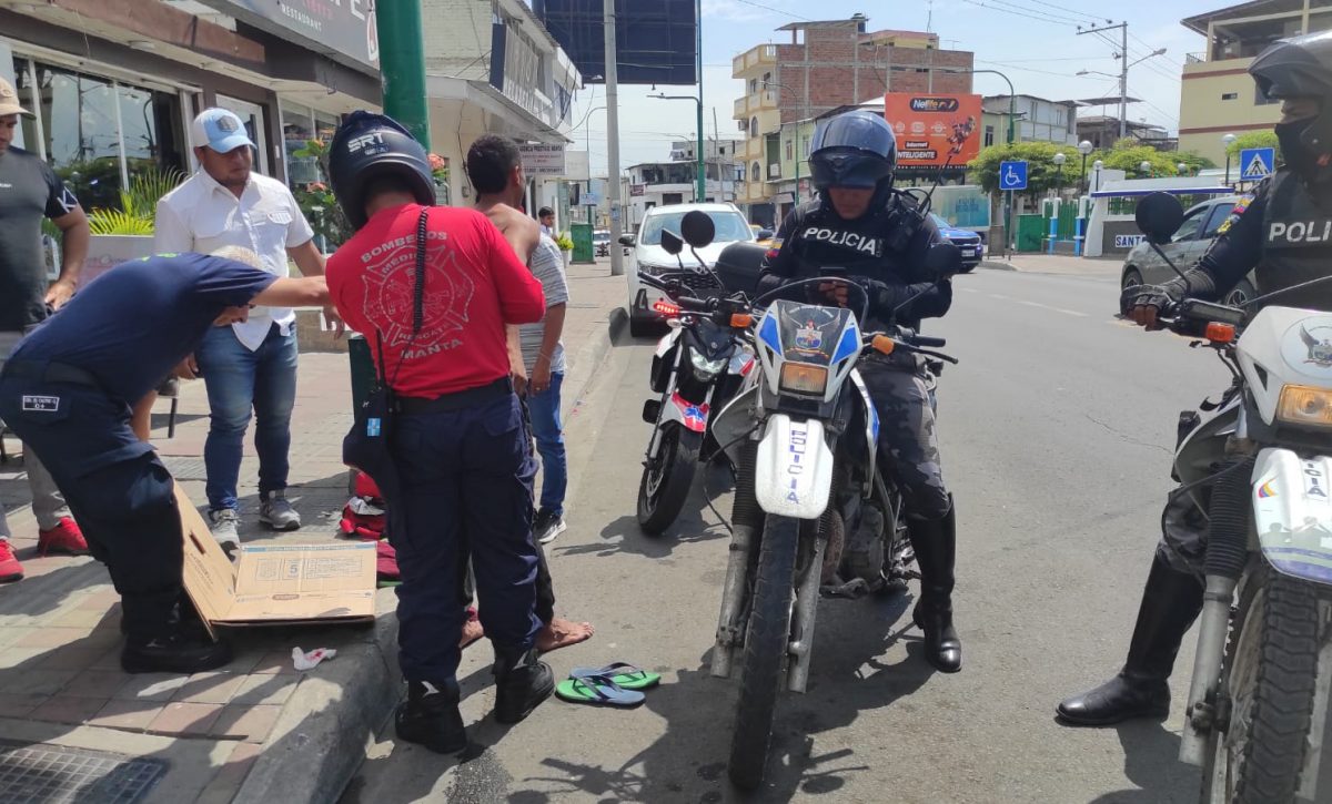 un-hombre-quien-caminaba-por-la-avenida-flavio-reyes-pleno-centro-de-la-ciudad-de-manta-resulto-apunalado