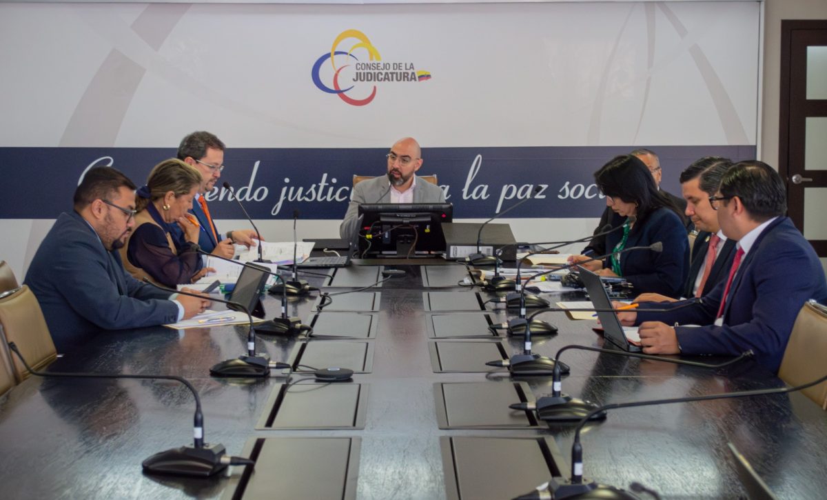 un-juez-de-santo-domingo-de-los-tsachilas-recibio-la-notificacion-de-su-destitucion-por-parte-del-consejo-de-la-judicatura-cj