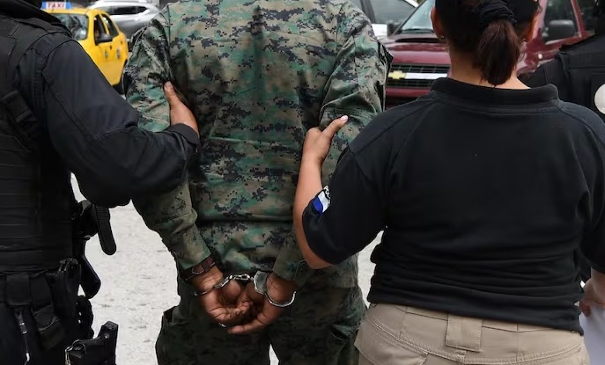 un-militar-detenido-dejo-un-operativo-realizado-la-madrugada-de-este-viernes-11-de-octubre-del-2024-en-el-sector-de-quitumbe-sur-de-quito