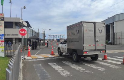 un-muerto-y-un-herido-arribaron-en-un-buque-guardacostas-de-la-armada-del-ecuador-hasta-el-puerto-de-manta-en-manabi