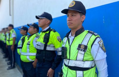 un-total-de-240-agentes-de-la-comision-de-transito-del-ecuador-cte-en-manabi-recibieron-camaras-portatiles-o-bodycam