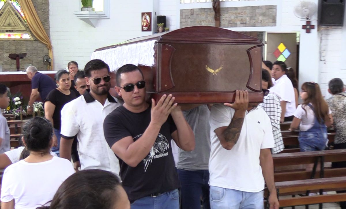 wiliams-vinces-quien-murio-sepultado-junto-a-su-familia-por-un-deslizamiento-era-jugador-de-ecuavoley