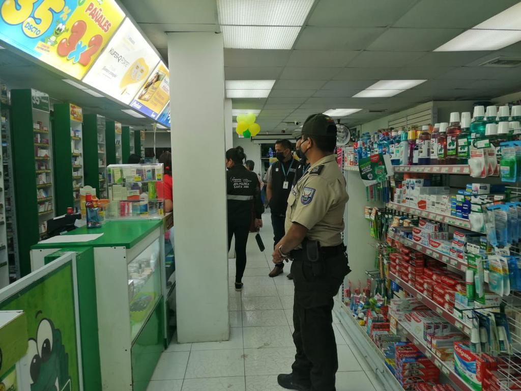 En los tres carros incautados por la Policia se halló evidencias de un asesinato.
