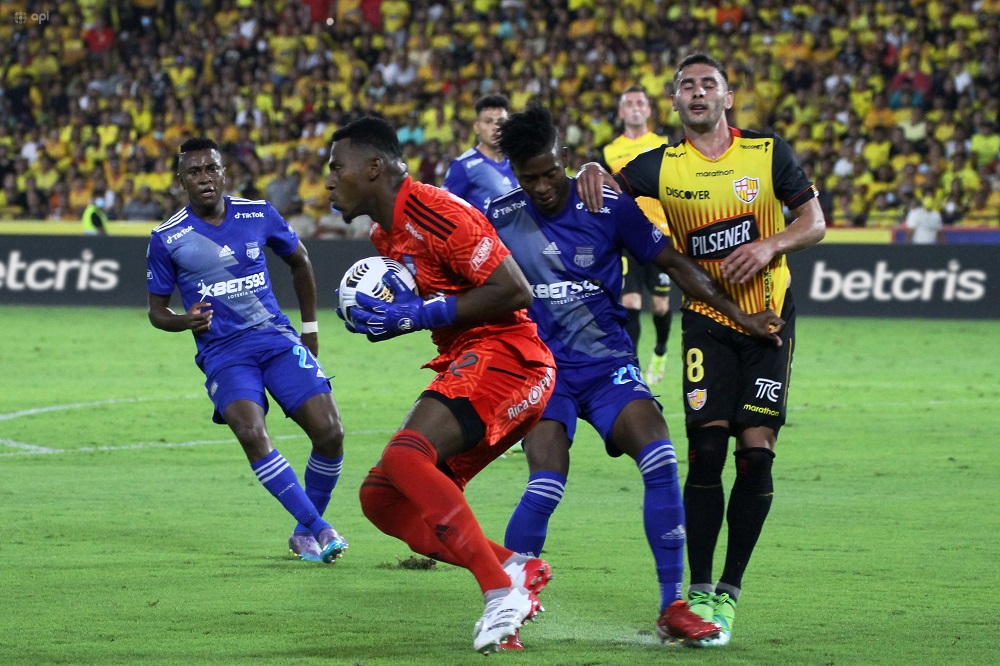Barcelona Sc y Emelec se medirán en un Clásico del Astillero con ambos clubes 'de capa caída' en defensa