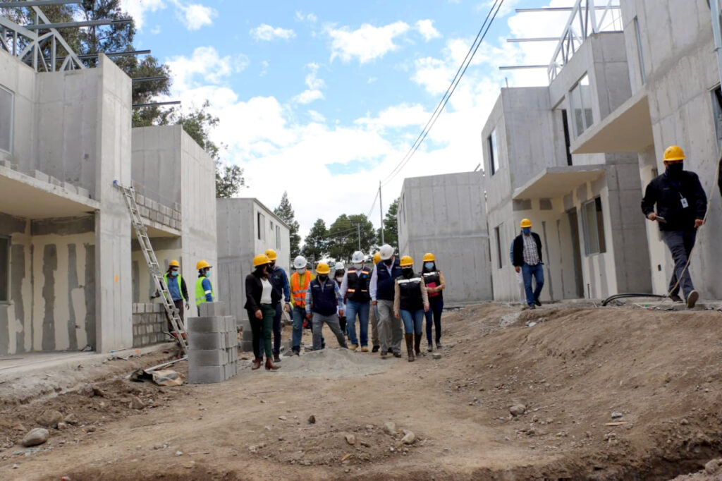 Acuerdo con EAU impulsa plan de vivienda social en Ecuador por 217 millones de dólares