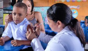 Ecuador actúa con firmeza ante brotes de tosferina y fiebre amarilla vacunación ampliada y controles reforzados