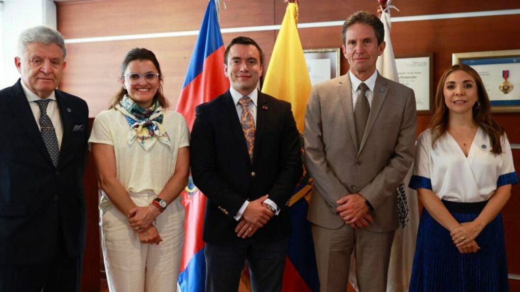 El Presidente Daniel Noboa se reúne con representantes del sector empresarial para revisar avances en la economía. (Presidencia de Ecuador).