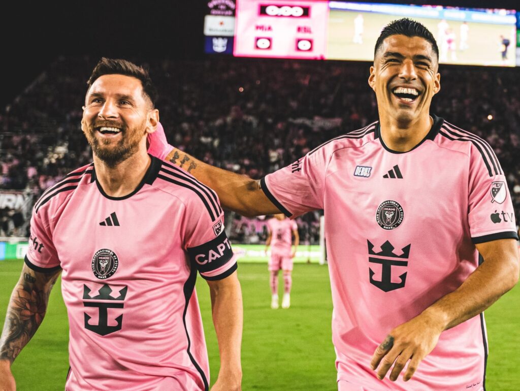 El futbolista argentino Lionel Messi junto al uruguayo Luis Suárez.