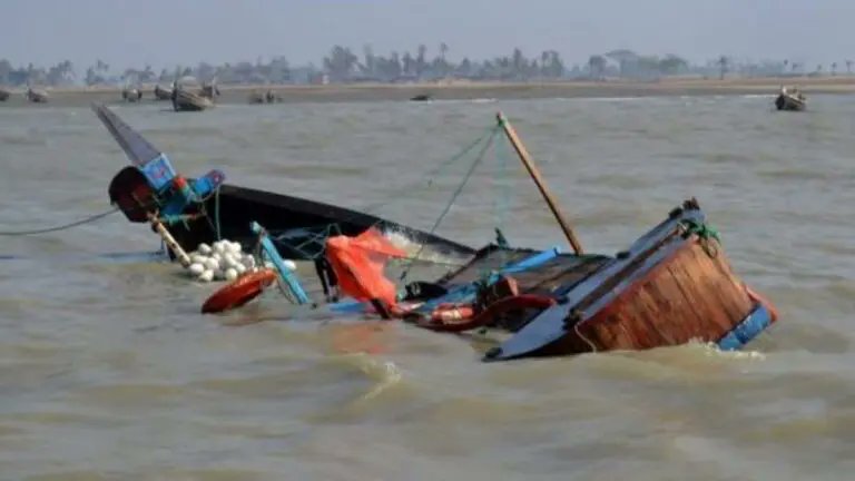 El naufragio de una embarcación deja al menos 37 muertos en el oeste de Nigeria