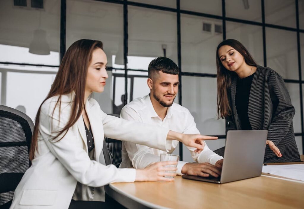 Empleo informal en Ecuador supera el 54% en abril de 2025, reporta INEC