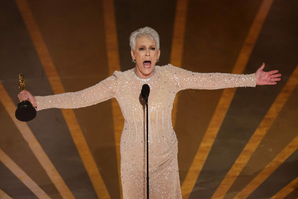 Jamie Lee Curtis se sometió a una cirugía estética para mejorar la apariencia de sus ojos, pero después se arrepintió.