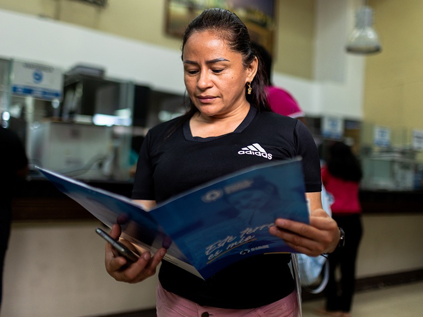 La Dirección de Terrenos del Municipio de Guayaquil entregó títulos de propiedad a 450 familias.