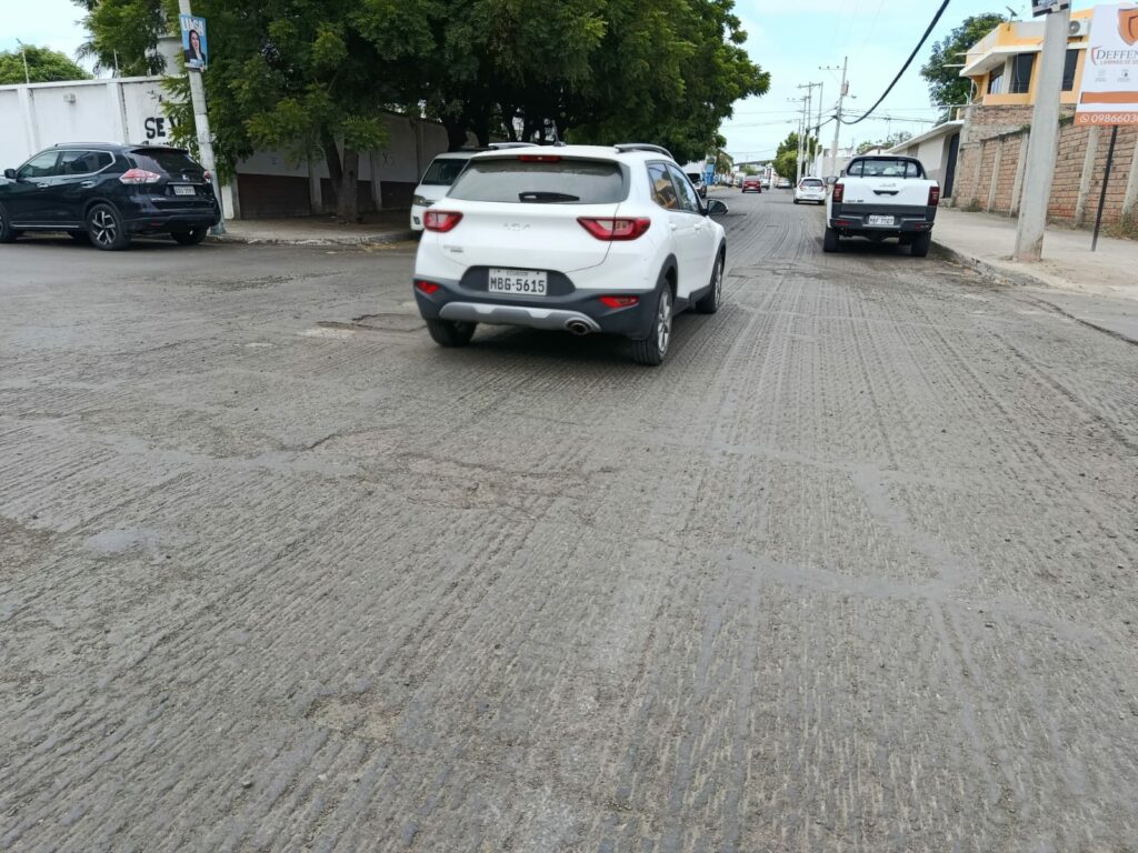 En la avenida 24 solo se retiró el fresado; según las autoridades este lunes 19 se ubicará el asfalto.