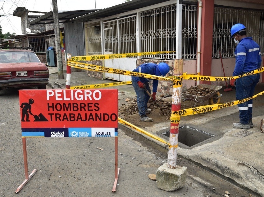 En La Chala, Los Vergeles y Bastión Popular, por primera vez acceden al sistema de alcantarillado, mediante proyecto, impulsado por el Municipio.