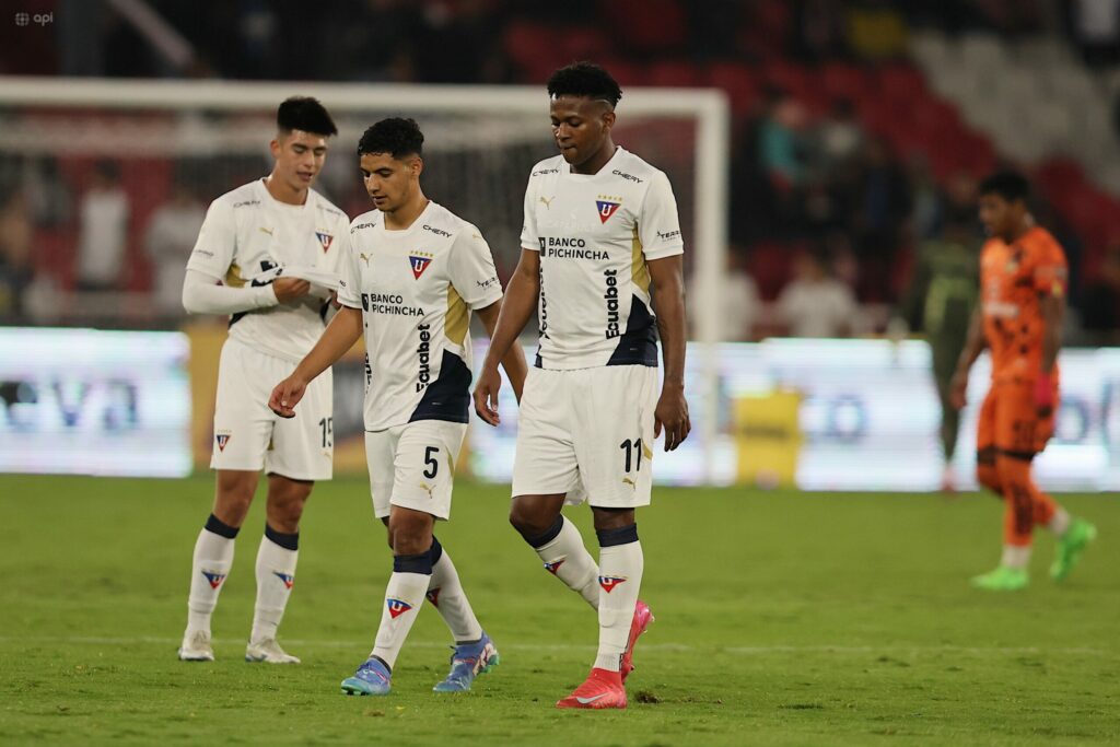 Liga de Quito recibe al puntero del Grupo 'B' Central Córdoba buscando avanzar a octavos de final de Libertadores con técnico interino