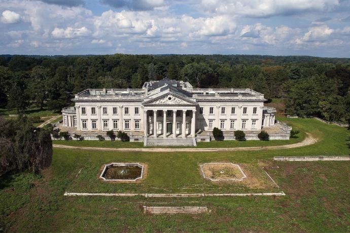 Lynnewood Hall, es una mansión neoclásica de 110 habitaciones que se construyó entre 1897 y 1899 y que aún existe.