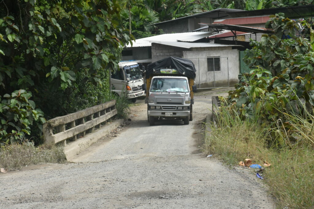 Moradores denuncian abandono vial ante cierre del km 83 de la Alóag-Santo Domingo