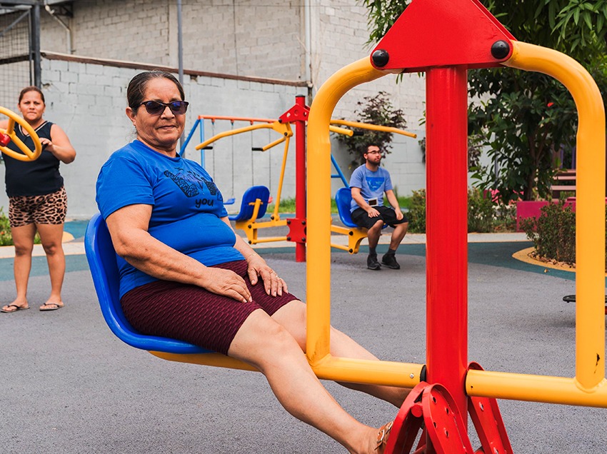 El Parque Amistad, en el Suburbio de Guayaquil. Se ha convertido en un espacio donde se reúnen vecinos de todas las edades.