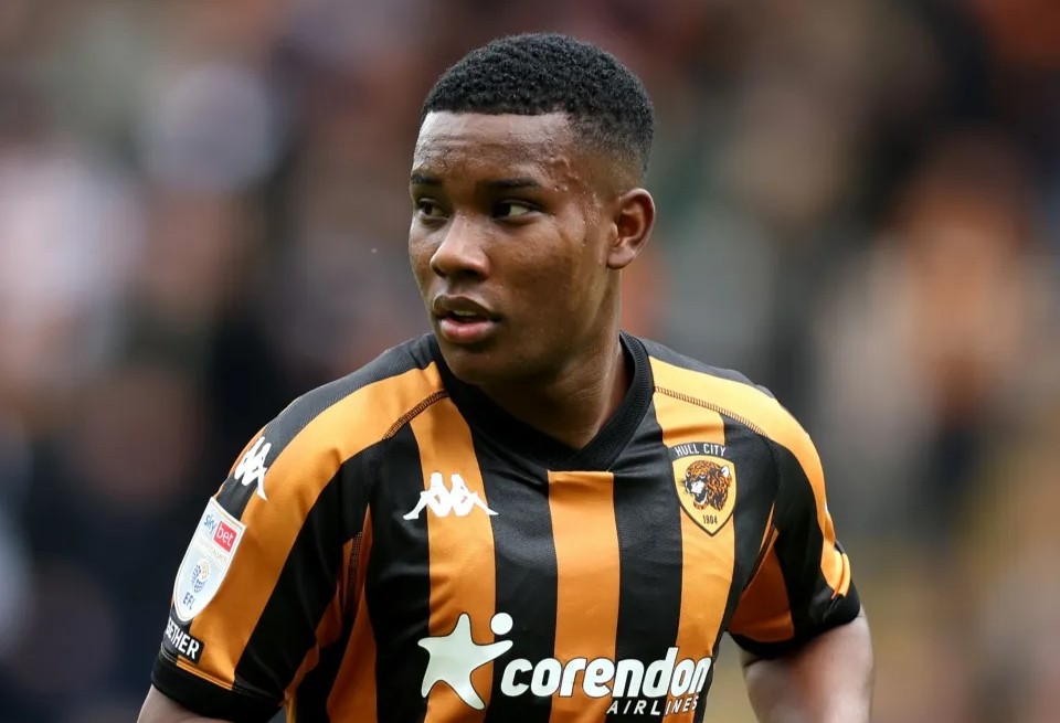 Óscar Zambrano continuará en Hull City, confirma presidente de Liga de Quito