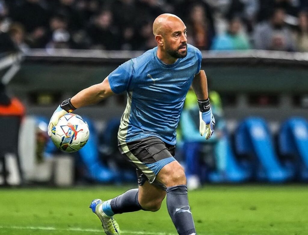 Pepe Reina anuncia su retiro del fútbol profesional a los 42 años