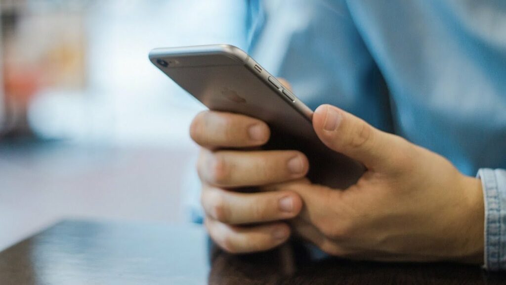 Pornhub, XNXX y otras tres webs enfrentan investigación en la UE por acceso infantil.