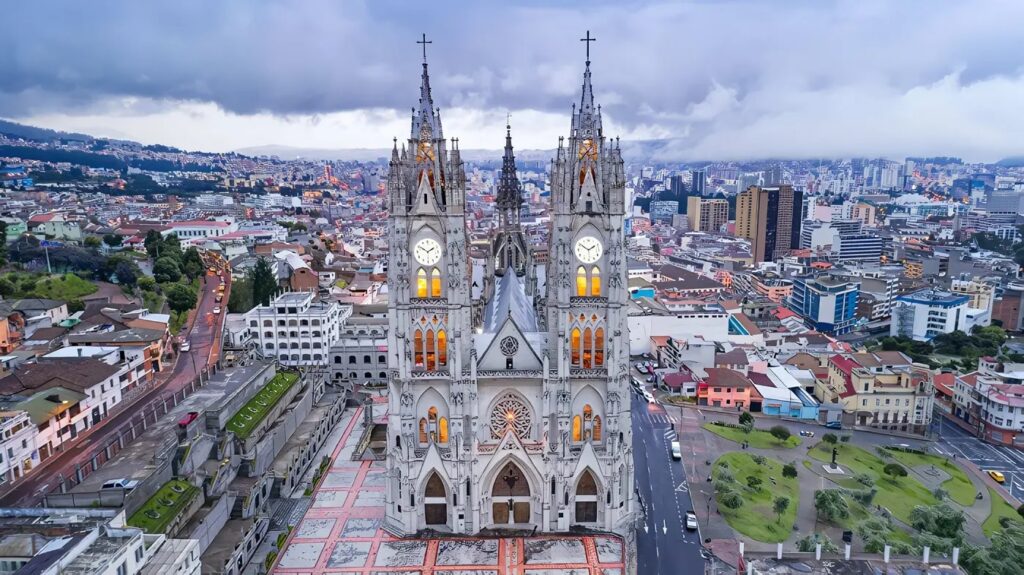 Quito entre nubes y gotas: miércoles húmedo con lluvias vespertinas y clima fresco