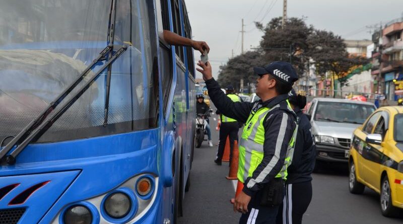 Sistema de buses urbanos en Quito cambiará recorridos y forma de cobro desde agosto