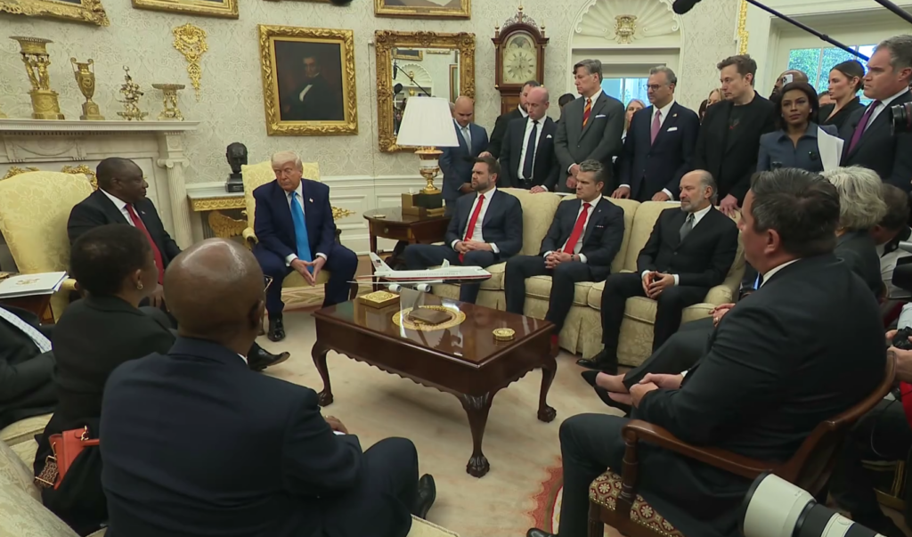 Tensa reunión entre el presidente Donald Trump y su homólogo de Sudáfrica Cyril Ramaphosa en la Casa Blanca por disputas raciales