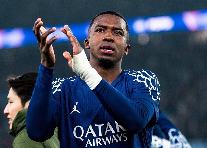 Willian Pacho entre los mejores jugadores de la Ligue 1.