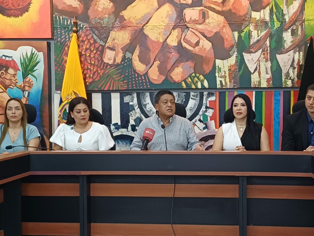 Wilson Erazo descarta invalidez de sesión y defiende elección de Clara Hijonosa como vicealcaldesa