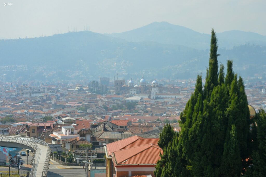 Cuenca con clima parecido a Quito: frío y lluvias se esperan este miércoles